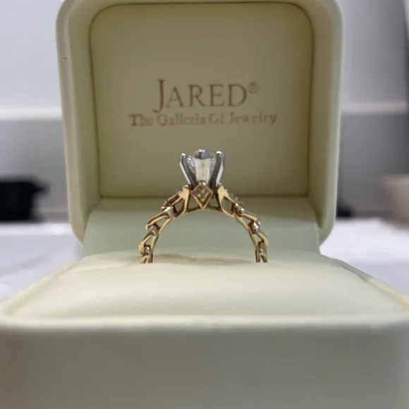 1 CARAT NATURAL DIAMOND ring from Jared - Picture 5 of 11